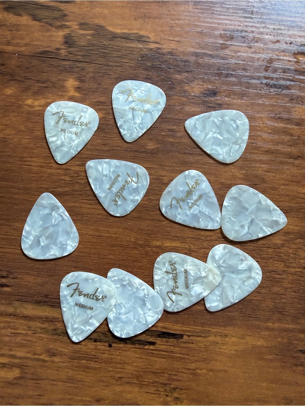 Fender Pearl White Guitar Pick Assortment with Gold Logo